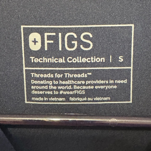 - FIGS Navy Blue Scrub Top (Leon Three Pocket) - Picture 2 of 2